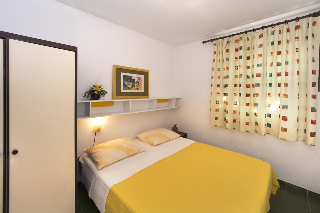פורץ Apartments Mladenka חדר תמונה