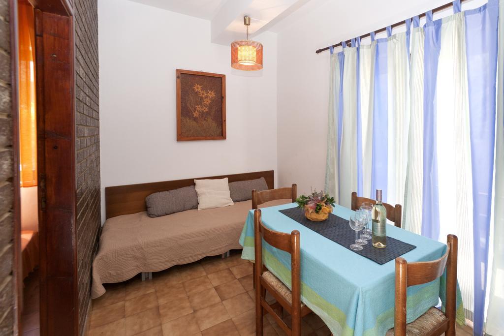 פורץ Apartments Mladenka מראה חיצוני תמונה