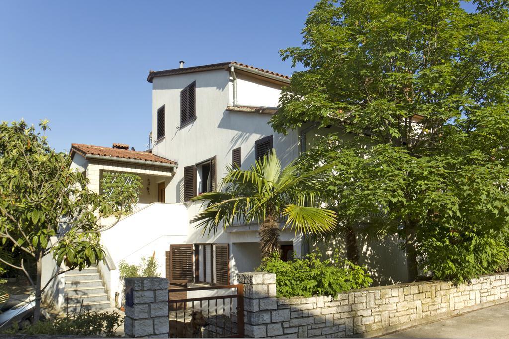 פורץ Apartments Mladenka מראה חיצוני תמונה