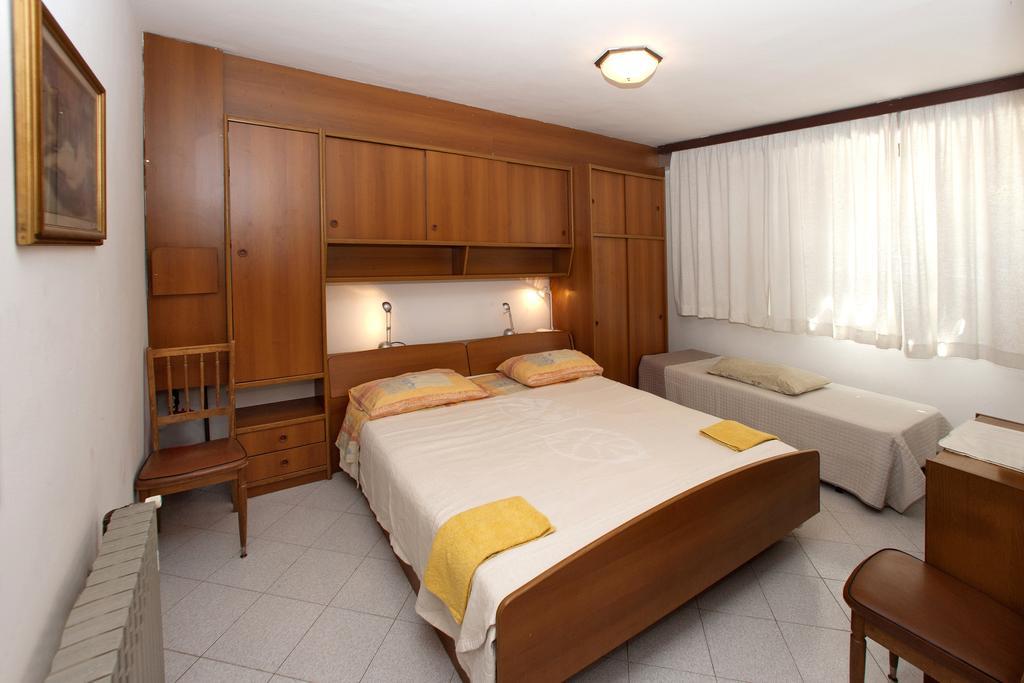 פורץ Apartments Mladenka חדר תמונה