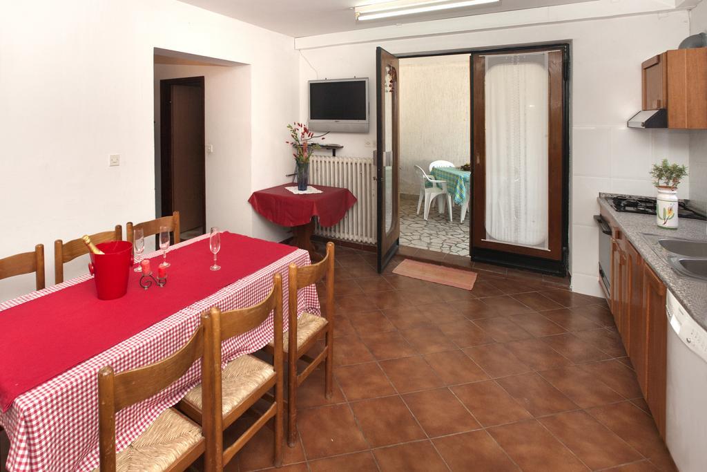 פורץ Apartments Mladenka חדר תמונה
