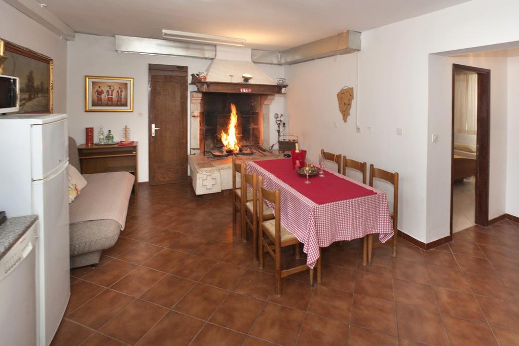 פורץ Apartments Mladenka חדר תמונה